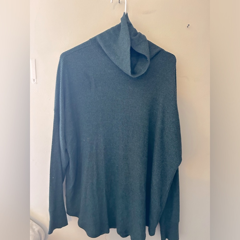 Women’s American Eagle green/teal turtleneck sweater size XL